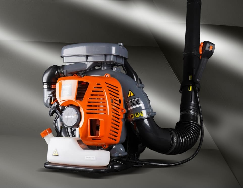 SCHRÖDER SR-6400 backpack leaf blower with 3.7 HP engine and ergonomic harness